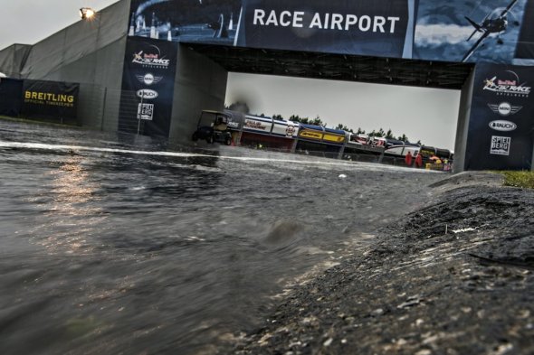 Red Bull Air Race v dešti