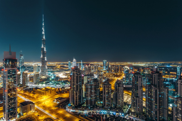 město Dubaj v noci