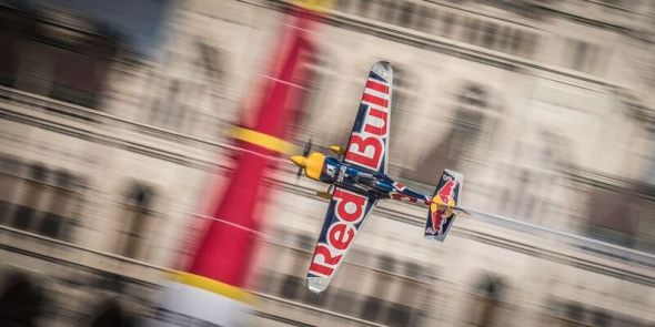 Martin Šonka na trati Red Bull Air Race Budapešť 2016