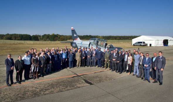 účastníci setkání uživatelů Aero L 39 ve Vodochodech