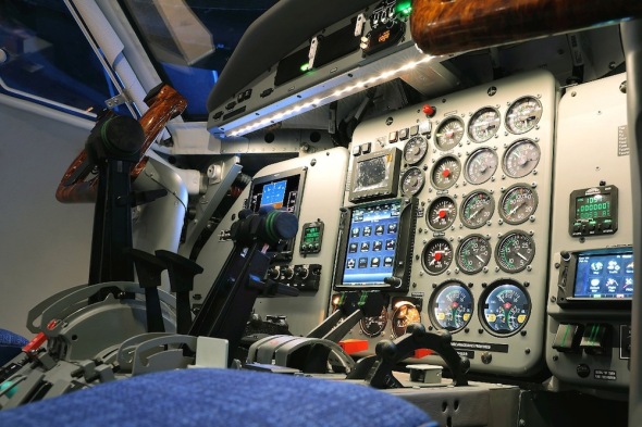 Simulátor Let L 410 kokpit