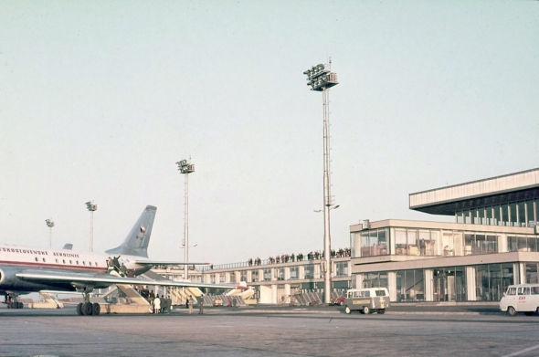 1973 východ B letiště Praha Ruzyně