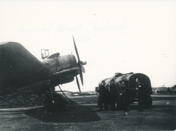 tankování Beaufighteru přezdívaného Tomášek