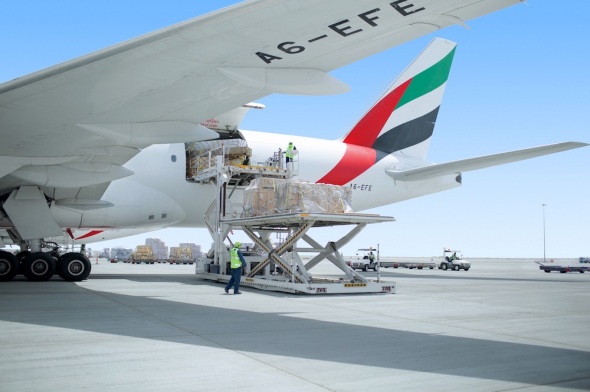 Boeing 777F Emirates SkyCargo nakládání