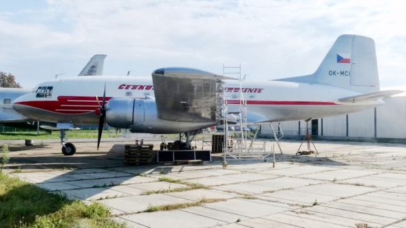 Avia Av-14 ČSA muzeum Kbely v novém laku