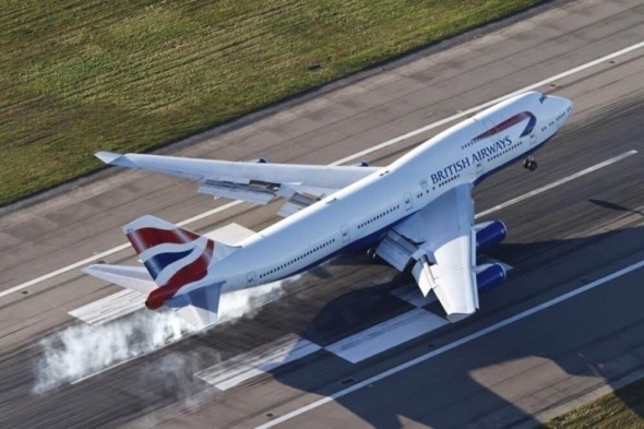 British Airways Boeing B 747 BA přistání